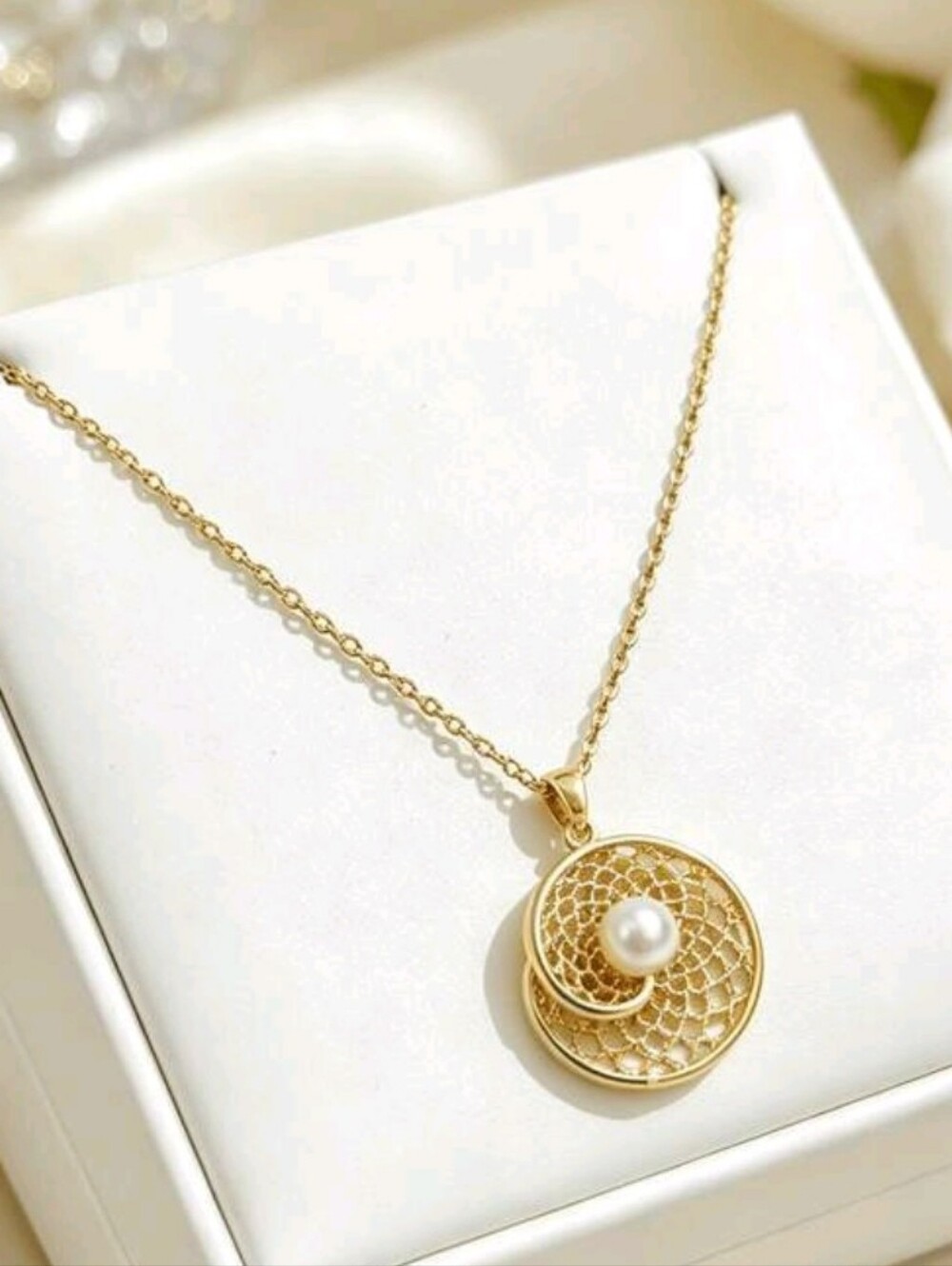 NEW Elegant Gold Stainless Steel Pendant Necklace with Pearl Accent